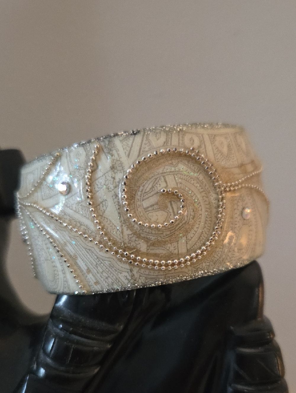 Franky & Cate Gold Enamel Bangle/Pearl Snow